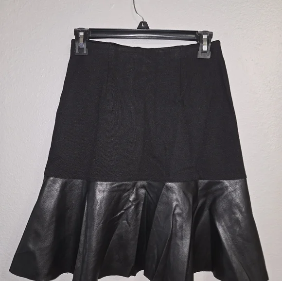 Cabi Faux Leather Black Ruffle Skirt Size XS - Picture 3 of 11